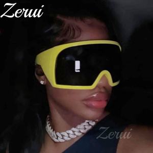 Nuovi <span class=keywords><strong>occhiali</strong></span> da <span class=keywords><strong>sole</strong></span> oversize Punk <span class=keywords><strong>occhiali</strong></span> da <span class=keywords><strong>sole</strong></span> donne uomini di lusso su misura marca di design <span class=keywords><strong>Sport</strong></span> <span class=keywords><strong>occhiali</strong></span> da <span class=keywords><strong>sole</strong></span> un pezzo per esterni UV400 - Product Image 2