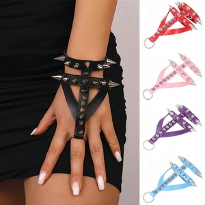 Bracelet en cuir gothique avec clous et pointes, réglable, tendance, vente en gros, support OEM, logo personnalisé, commande en gros - Product Image 1