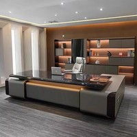 Bureau de direction/ordinateur de haute qualité et luxueux, poste de travail exécutif raffiné et minimaliste.