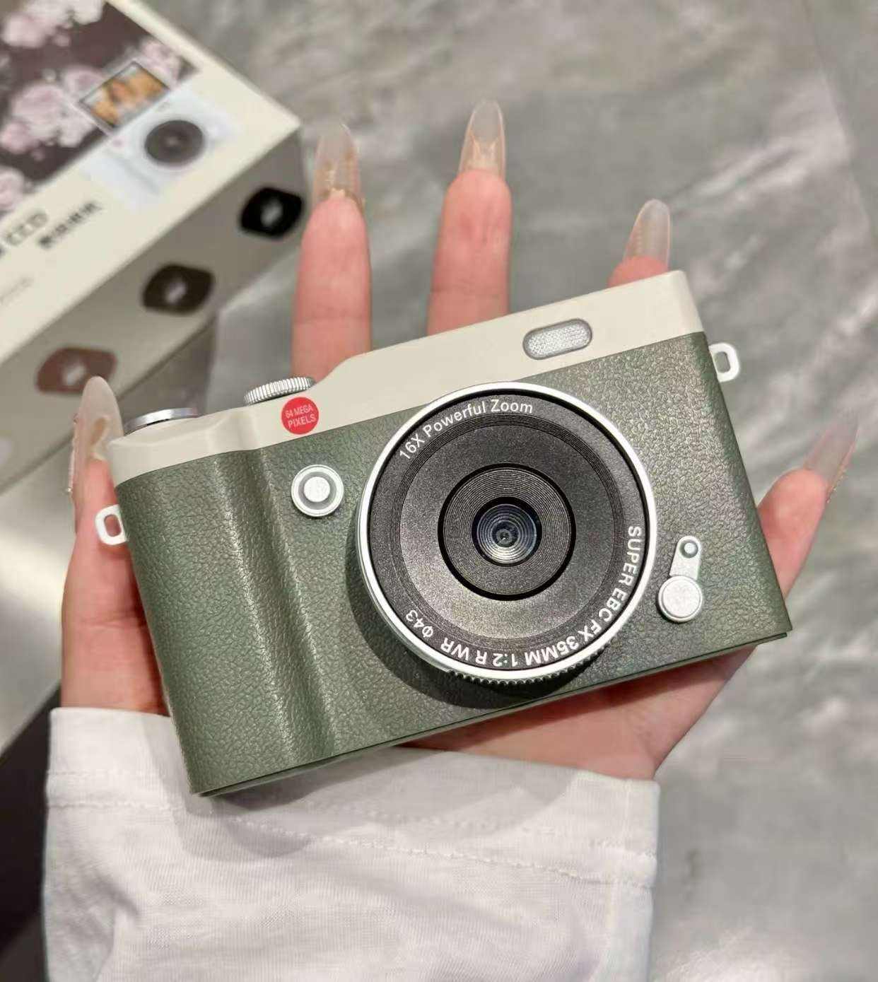 สีเขียว