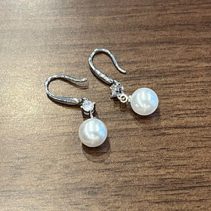 Orecchini pendenti con perle barocche per donna, eleganti gioielli pendenti a forma di amo da pesca - Product Image 4