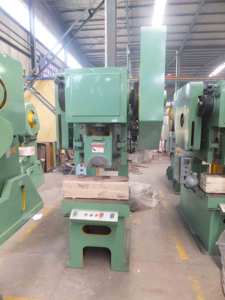 Máquina Punzonadora y Prensadora Multifunción CNC Colgar J23 para Chapas <span class=keywords><strong>de</strong></span> Acero, 220V, Motor <span class=keywords><strong>de</strong></span> 5.5kW, Fuente <span class=keywords><strong>de</strong></span> Energía Mecánica - Product Image 3