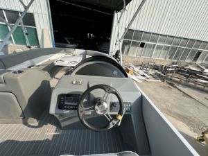 Yacht <span class=keywords><strong>de</strong></span> sport <span class=keywords><strong>de</strong></span> luxe 27 pieds en aluminium avec système audio pour la pêche, la croisière, les loisirs, les excursions et le divertissement 150 CV - Product Image 4