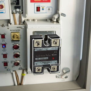 รีเลย์ Xtester-MS-DD60100 100 แอมป์ แบบ SSR ขนาดเล็ก ปิดผนึก สำหรับควบคุมการสลับวงจรในระบบโซลาร์เซลล์ - Product Image 1