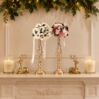Accessoires de mariage : Vase décoratif en fer électroplaqué torsadé, style artistique, servant également de chandelier et de vase à fleurs pour table principale, pour décoration de passerelle.