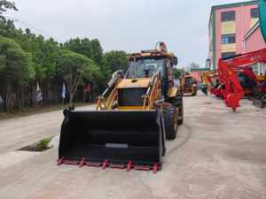 Nouvelle chargeuse-pelleteuse CAT 420F à bras droit avec godet 4-en-1, engin de construction en stock - Product Image 3