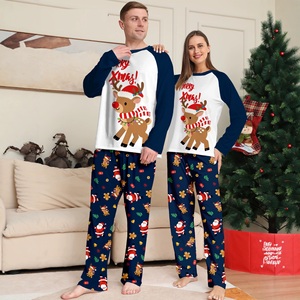 2026 Heren Slaapkledij Hot Sale Familie Matchende Kerstpyjama <span class=keywords><strong>Sets</strong></span> Rendier Fijne Kerst Geprint Dames Pyjama Set Met Hond - Product Image 2