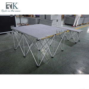 Plateforme de scène modulaire grise avec finition moquette pour églises - En promotion - Product Image 4