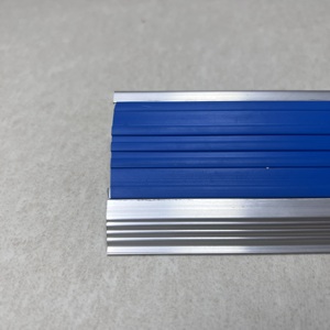 Profil antidérapant en aluminium pour escaliers, <span class=keywords><strong>prix</strong></span> de gros, toutes tailles de 4 mm <span class=keywords><strong>à</strong></span> 15 mm, pour projets d'ingénierie et entreprises de décoration - Product Image 1
