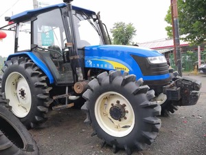 Trattore Agricolo Usato Modello Holland SNH804 80CV 4WD, 80% Nuovo, con Accessori e Parti: Aratro a <span class=keywords><strong>Disco</strong></span>, Erpice, Seminatrice per Mais, Imballatrice - Product Image 2