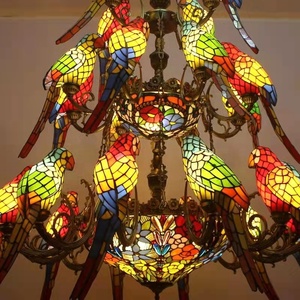 Lustres suspendus Tiffany en verre teinté à trois niveaux, faits à la main, à intensité variable, avec des oiseaux perroquets rouges, lampes pour la maison, le bureau, style vintage - Product Image 3