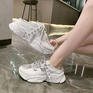 Zapatos de mujer, sandalias de primavera, nuevas sandalias de malla transpirable para mujer, zapatos deportivos casuales con plataforma, calzado exterior tipo pantuflas. - Product Image 2