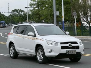 Toyota RAV4 2.4 4x4 del 2012, Asiento Eléctrico, Impecable, Sin Fumadores, Techo Solar, Buen Estado de Funcionamiento, Aire Acondicionado en Buen Estado - Product Image 3