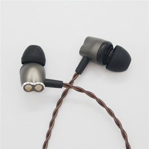 Écouteurs intra-auriculaires P1001 avec micro, câble marron, réponse en fréquence 20Hz-20KHz - Product Image 3