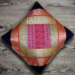 Housses de Coussin Vintage Antique d'Inde - Product Image 1
