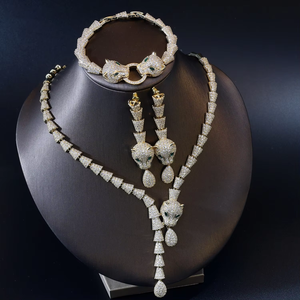 Ensemble de bijoux de luxe pour femmes du Moyen-Orient, en trois pièces, avec incrustations de cuivre et de zircon, plaqué platine, motif léopard - Product Image 3