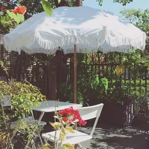 Ovida 1.8M 2M Gartenmöbel kippen Holz Sonnenschirm Terrasse weiße Farbe Regenschirm mit Quasten