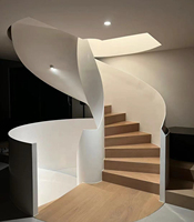 VIKO Intérieur de haute qualité Vente à chaud Utilisation en intérieur Style blanc pur Bande de roulement en bois Escaliers incurvés Escalier en colimaçon