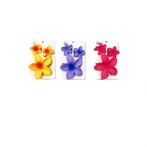 Pinces à cheveux Angelina Frangipani 10 cm, fleurs en plastique, accessoires décontractés pour femmes, lot de trois pièces - Product Image 1