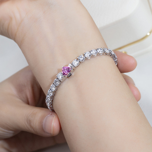 MSB-661 Messi Jewelry PT950 สร้อยข้อมือเพชรทรงเทนนิสทองคำขาวประดับเพชรแบบ Prong‑Set ประดับด้วยอัญมณีสีชมพูรูปหัวใจเดี่ยว - Product Image 3