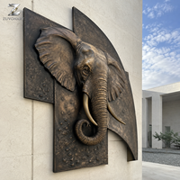 Sculpture murale en bronze d'éléphant, relief artisanal avec patine antique pour la décoration intérieure des hôtels, villas et salons