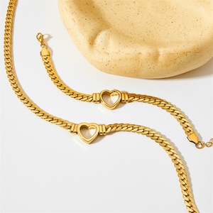 Collier tendance en acier inoxydable plaqué or avec chaîne gourmette et pendentif cœur creux pour femme - Product Image 2