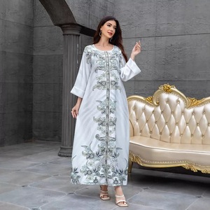 Robe Abaya élégante et modeste en polyester imprimé pour femmes musulmanes, motif floral d'inspiration vintage, pour mariage, automne, <span class=keywords><strong>printemps</strong></span>, été - Product Image 3