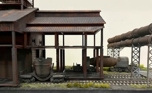 Diorama de fábrica de acero abandonada a escala HO 1:87 con horno de fusión y líneas de descarga de torpedos, compatible con Trix Piko, 75x30cm - Product Image 2