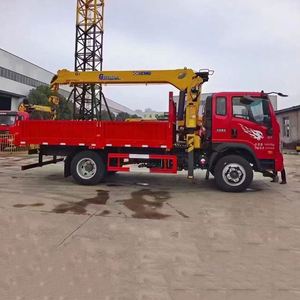 Grue à flèche droite Sinotruk de 7 tonnes pour la transplantation de semis de jardin - Product Image 5
