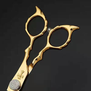 กรรไกรตัดผมระดับมืออาชีพสีทอง Ae-6.0 นิ้ว สแตนเลสสตีล หัวตรง ด้ามยาว สำหรับใช้ในงานเสริมสวย - Product Image 2