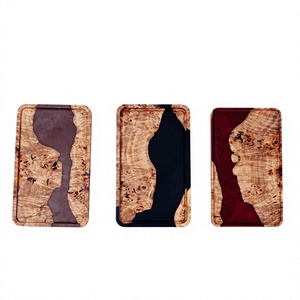 Bandejas de Almacenamiento de Lujo con Resina Epoxi Efecto Ola Oceánica y Madera Natural de Acacia con Asas Metálicas Doradas Premium para un Entretiempo Elegante en el Hogar - Product Image 1