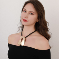 Collier pendentif vintage grand format, chaîne géométrique ajourée, style européen, alliage, accessoires de fête