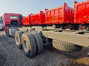 Chasis de Camión Sinotruk Howo 6x4 Usado, Diésel Euro 3, Volante a la Izquierda, Motor Weichai 351-450HP, Capacidad de Carga 21-30T, para Carga - Product Image 3