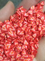 Rode aardbei klei schijfjes polymeerklei fruitversieringen voor sneeuwbolbekers en slime decoratie, harsinclusies schattige benodigdheden