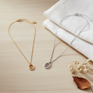 Collana con Ciondolo Lettera R Angelina, Tono Oro e Argento, Acciaio Inossidabile, Gioielli Minimalisti alla Moda, Regalo per Uso Quotidiano - Product Image 5