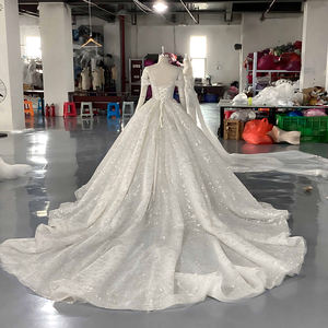 فستان زفاف لامع بقصة البول جاوون من التول والكوتور مزين بالكشكشة Lsmx099 - Product Image 4