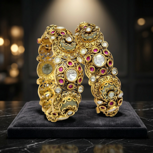 Juego de Brazaletes de Latón Dorado 11289 Heritage, Brazaletes Geométricos Chapados en Oro, Juego de Joyería Tradicional India para Bodas, Modelo KRISHNAS SWETA - Product Image 3