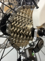Vélo de route en carbone 700C, cadre en fibre de carbone, vélo de course avec freins à disque hydrauliques 16 vitesses, fourche et jantes en aluminium ultra-légères