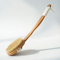 Brosse de bain en bois naturelle et écologique avec logo personnalisé, étiquette privée, poils en sisal de bambou naturel pour peaux sèches