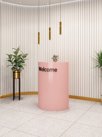 Bureau de réception semi-circulaire sur mesure de luxe rose, vert et blanc avec rangement pour salon de coiffure et institut de manucure