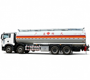Camion-citerne de transport d'hydrocarbures grande capacité 28000L-40000L Sinotruk pour le ravitaillement des avions - Product Image 1