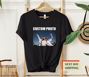 T-<span class=keywords><strong>shirt</strong></span> personnalisé avec logo, image, texte, photo, tendance TikTok 2025, design gratuit, cadeau pour meilleur <span class=keywords><strong>ami</strong></span>, t-<span class=keywords><strong>shirt</strong></span> familial - Product Image 1
