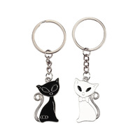 Petit cadeau créatif chat noir et blanc pendentif de sac porte-clés en métal décoration en alliage de zinc porte-clés en gros