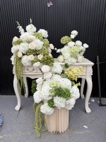 Arrangement floral de mariage blanc, bouquet de fleurs artificielles en soie blanche et verte, hydrangeas pour la décoration de bar de mariage