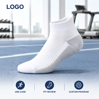 Chaussures de course athlétiques blanches à semelle coussinée, respirantes, en maille, avec gestion de l'humidité, maintien du talon et bout plat