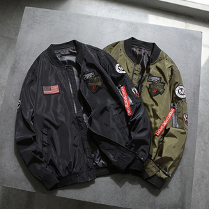 Chaqueta Bomber Casual para Hombre con Parche Bordado, Estilo Motero Ligero - Product Image 2