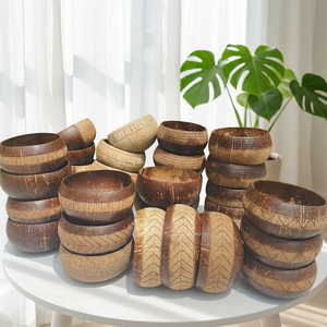COCO-ECO Tazón de Madera de Annatto Estilo Arte Folclórico, Diseño Ecológico de Cáscara de Coco, para Ensaladas, Smoothies de Açaí, Hecho a Mano en Vietnam, Artesanía Ecológica - Product Image 1
