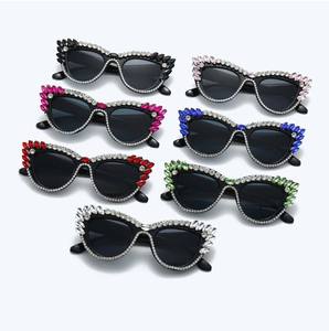 Gafas de sol UV400 para mujer con acentos de diamantes Montura de PC para mujer Gafas de baile de ojo de gato resistentes a los rayos UV - Product Image 5