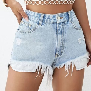 Shorts en jean déchirés bleu clair délavé sur mesure pour femme, taille haute, décontractés, avec ourlet brut, pour l'été - Product Image 1