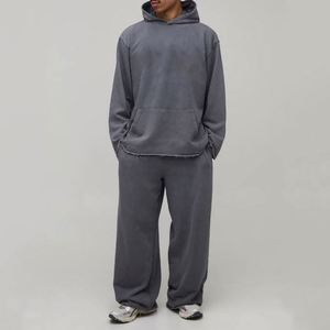 Conjunto de Sudadera con Capucha y Pantalones Deportivos Gris Lavado con Bajo Deshilachado Personalizado para Hombre - Product Image 1